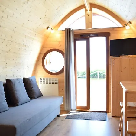 Schwimmpod An Der Peene بوتيل