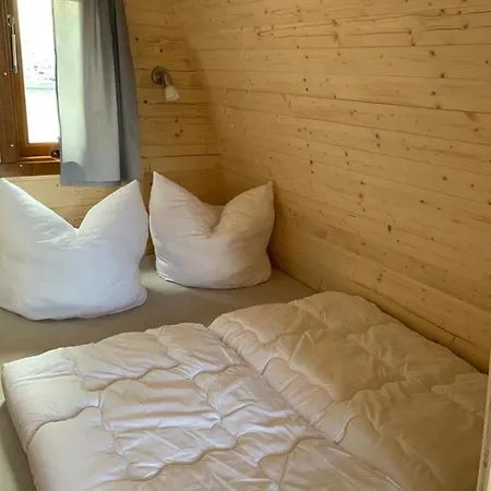 Schwimmpod An Der Peene بوتيل